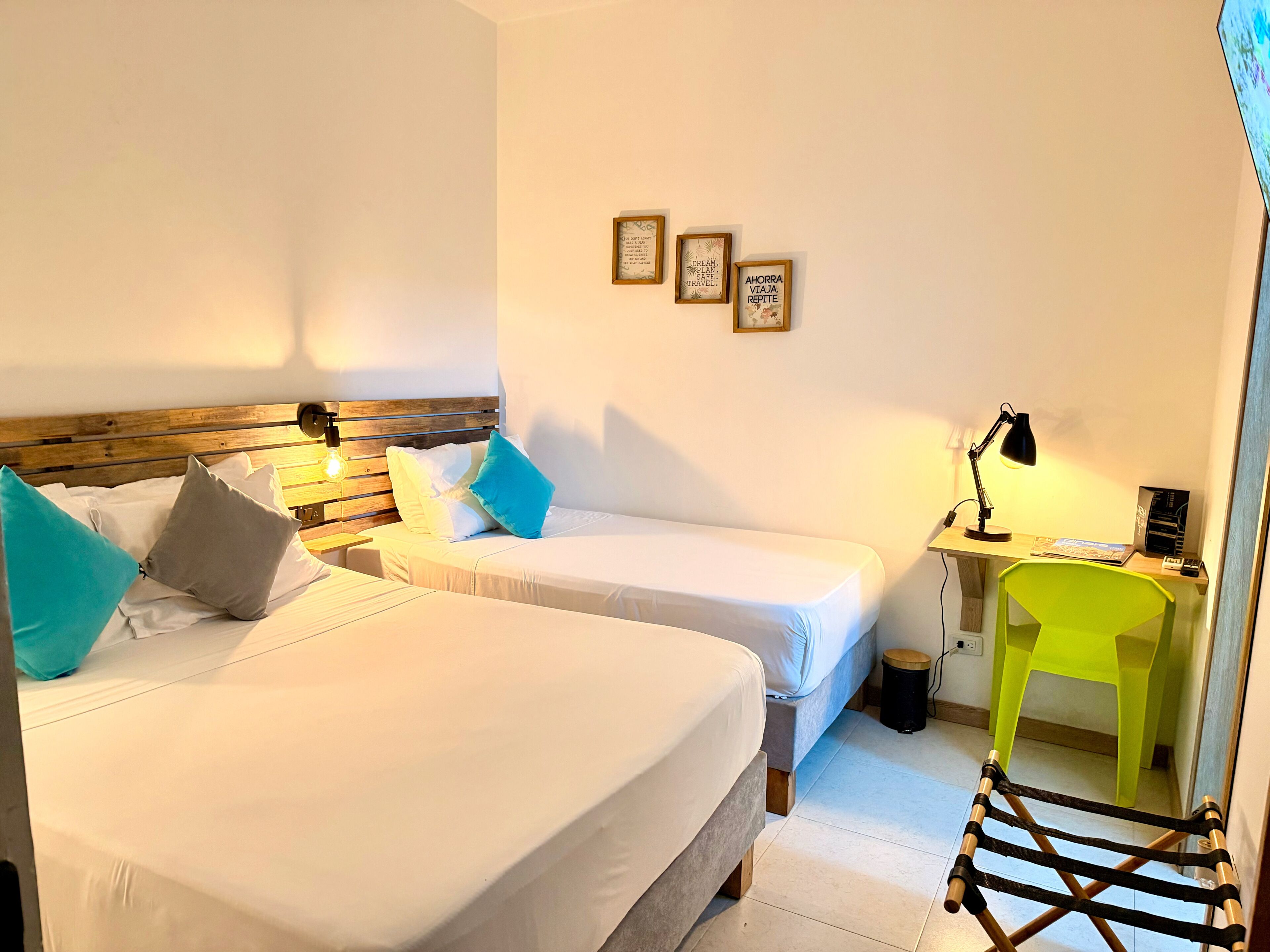 Habitación estándar doble | Ropa de cama de alta calidad y edredones de plumas