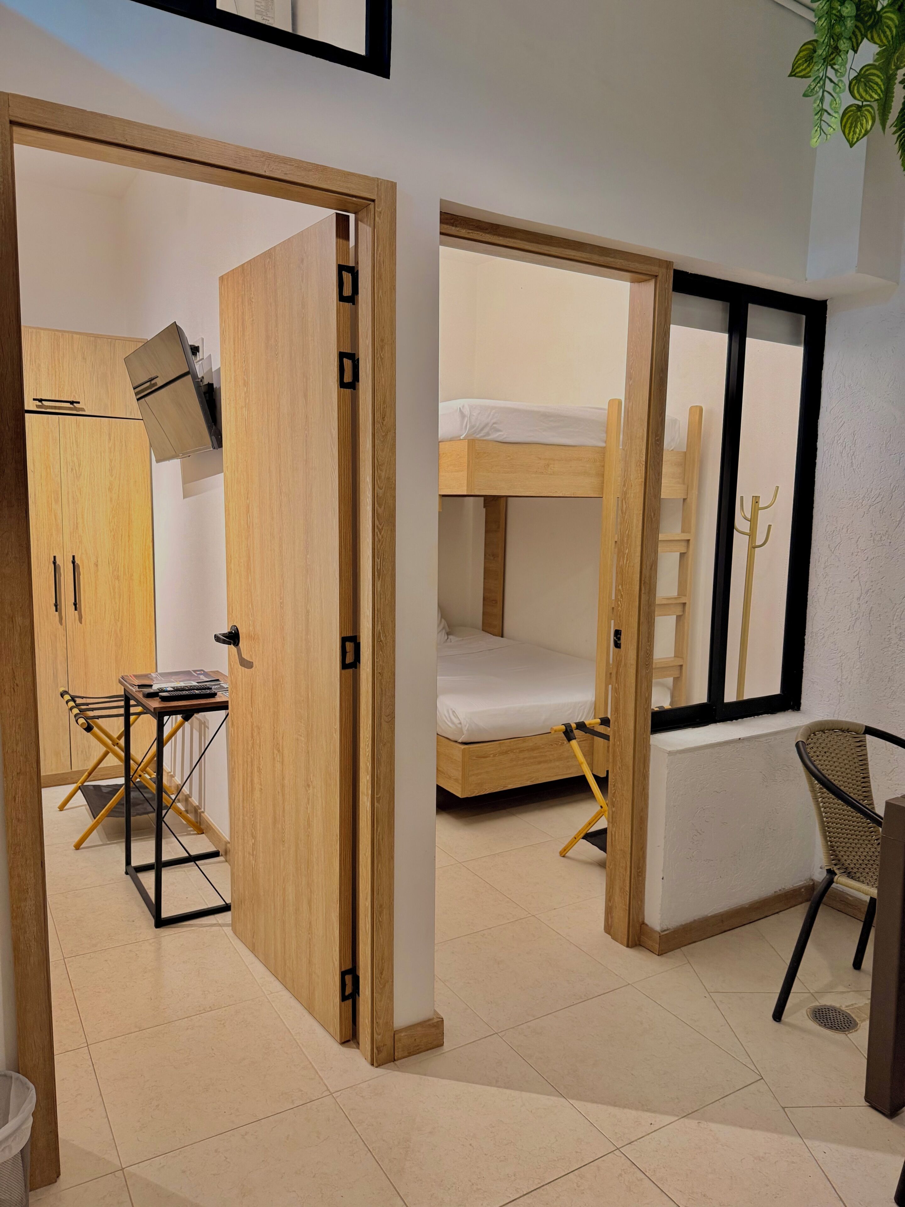 Habitación familiar | Ropa de cama de alta calidad y edredones de plumas