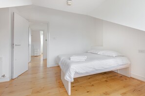 3 Schlafzimmer, Schreibtisch, Bügeleisen/Bügelbrett, kostenloses WLAN