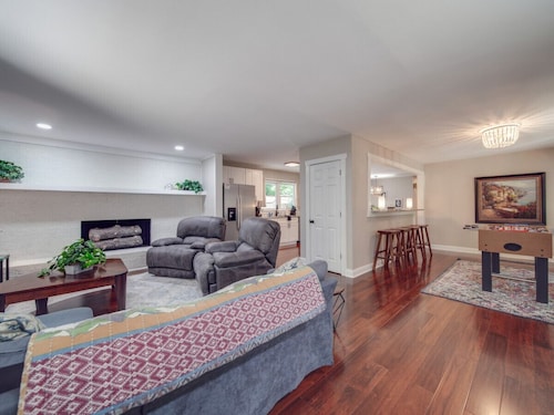 3-BR Family Friendly Fun Find! —Foosball —Piano