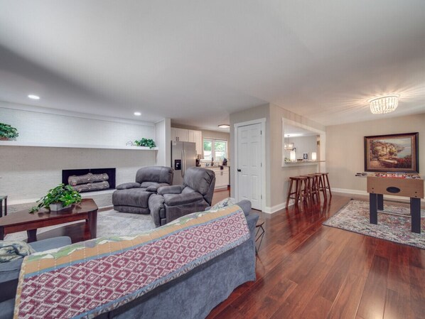 Smart TV, foosball, books - 3-BR Family Friendly Fun Find! — Foosball — Piano (Gastonia)