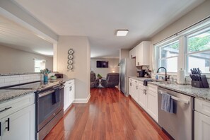 Fridge, microwave, oven, stovetop - 3-BR Family Friendly Fun Find! — Foosball — Piano (Gastonia)