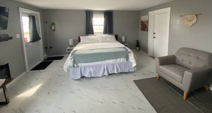 Chapel Suites - Deluxe King Suite