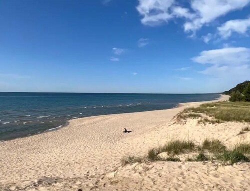 Coastal theme/wooded & large deck/fenced-in yard