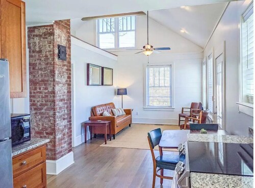 NEW! Historic Downtown. Tannery House, 2bedr