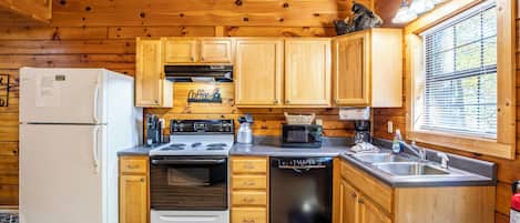 ثلاجة، ميكروويف، فرن، موقد طهي مسطح