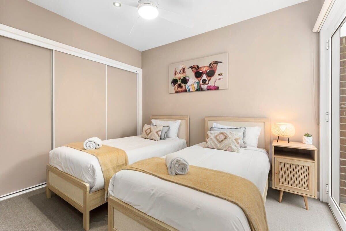 4 bedrooms, desk, iron/ironing board, WiFi