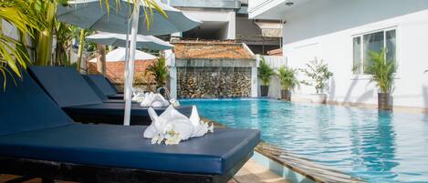 Poolside bar