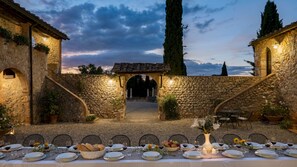 Outdoor dining - Borgo Gallinaio 32, Emma Villas (Siena)