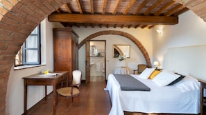 16 bedrooms, iron/ironing board, free WiFi, bed sheets - Borgo Gallinaio 32, Emma Villas (Siena)