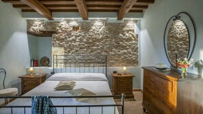 4 dormitorios, tabla de planchar con plancha, wifi gratis y ropa de cama