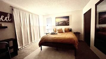 2 bedrooms, in-room safe, desk, iron/ironing board