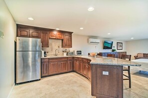 Fridge, microwave, dishwasher, coffee/tea maker - On-Site Pond: Sleek Largo Studio < 7 Mi to Beach! (Largo)