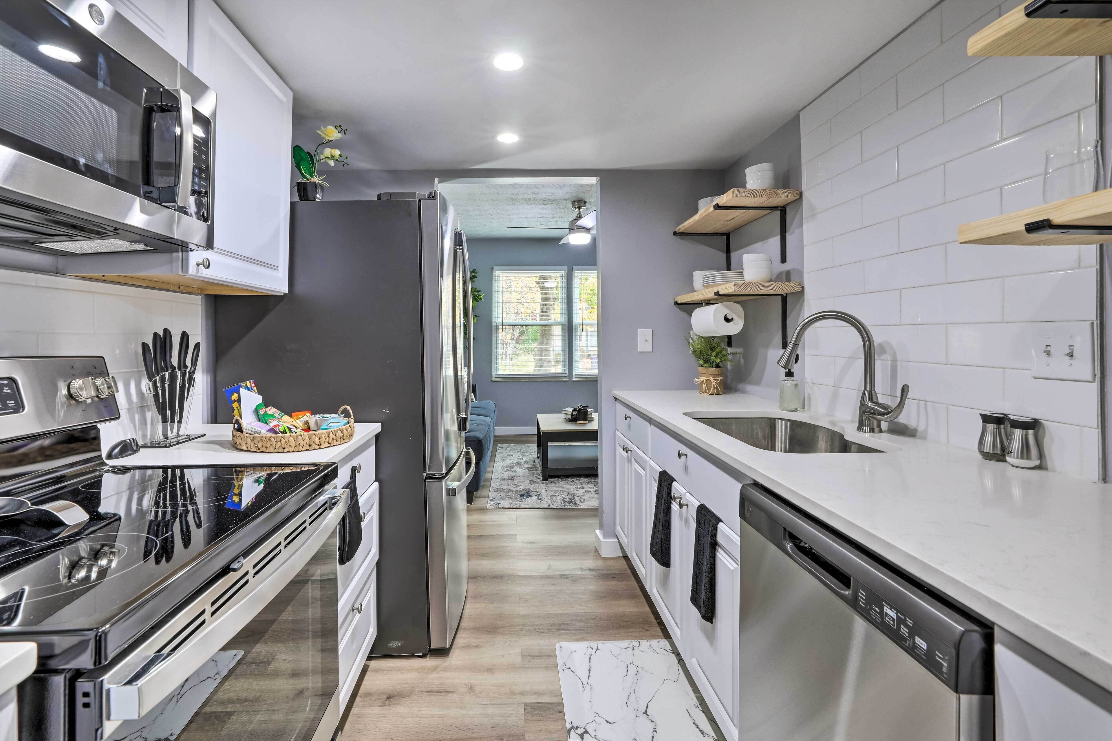 Fridge, microwave, stovetop, dishwasher