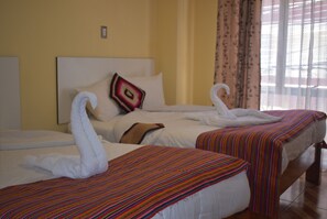 Down duvets, laptop workspace, free WiFi, bed sheets - SUMAQ PUNO (Puno)