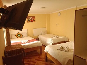 Down duvets, laptop workspace, free WiFi, bed sheets - SUMAQ PUNO (Puno)