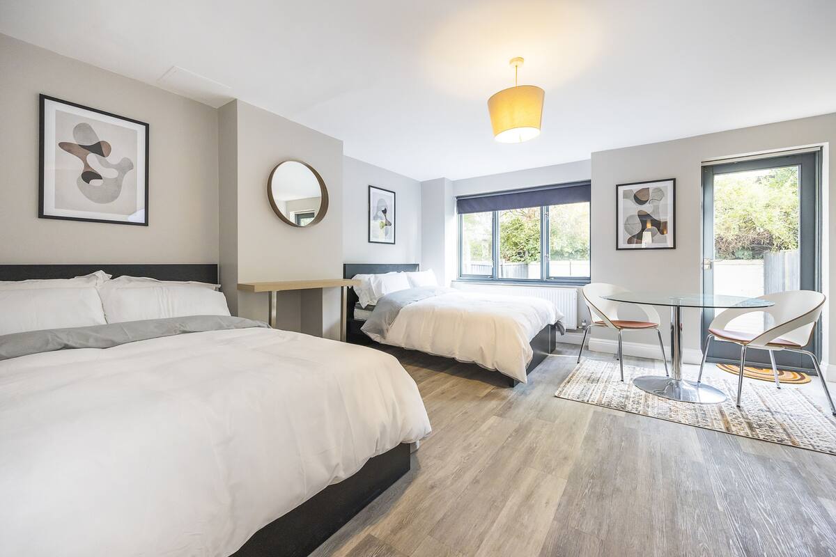 Family Quadruple Room | Blackout drapes, iron/ironing board, WiFi (free), bed sheets