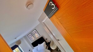 Dobbeltrom – deluxe | Blendingsgardiner, strykejern/-brett, wi-fi (inkludert) og sengetøy