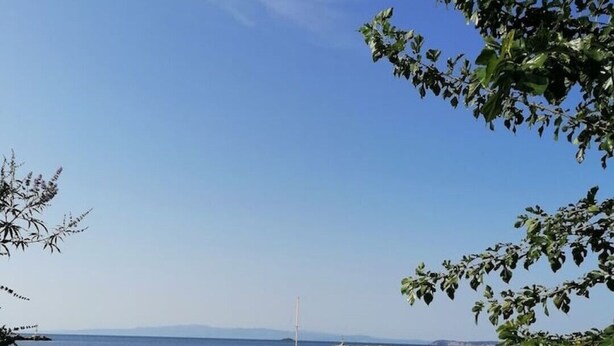 A clear view of a calm sea with a sailboat anchored in the distance. - "Eothinos" Sea front Studio (Glossa Skopelos Island,)