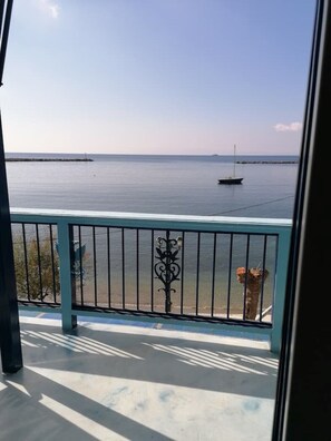 Property grounds - "Eftopia Sea front apt.( 67 sq.m.), 3min. from the beach!! (Glossa Skopelos Island)