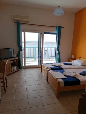 1 Schlafzimmer, Schreibtisch, Bügeleisen/Bügelbrett, Reisekinderbett