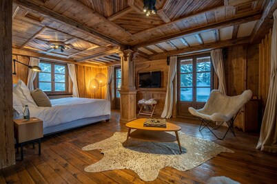 Charming French Chalet | Chalet Augustus | Amazing Mountain Views & Sauna |.