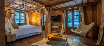 Charming French Chalet | Chalet Augustus | Amazing Mountain Views & Sauna |.