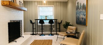 "The Berry" Mid-Century Modern Stay w/ 3BR - UK