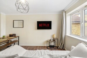 4 bedrooms, desk, iron/ironing board, WiFi