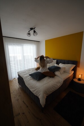 2 bedrooms, desk, travel cot, free WiFi