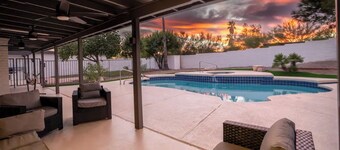 Beautiful Desert Oasis w/Pool, Spa, Putting Green, Pickleball and Game Room!