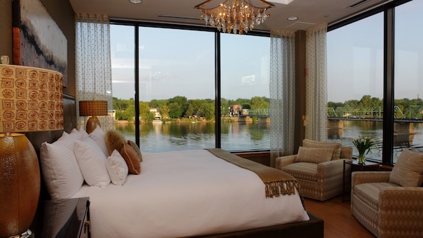 Riverview Suite with Stunning RiverViews