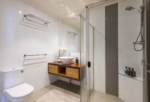Bathtub, hair dryer, towels