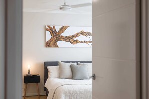 3 bedrooms, desk, iron/ironing board, WiFi