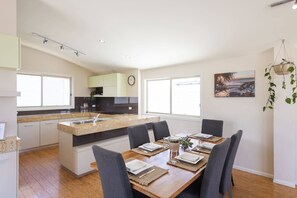 Dining - Summer Sky - Oceanstays (Yamba)