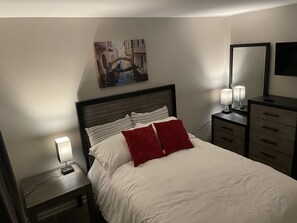 3 habitaciones, escritorio, tabla de planchar con plancha y wifi gratis 