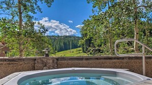 Outdoor spa tub - Cozy Ski-In/Out Studio In Building 4 | Kitchen | Hot Tubs, Dog Friendly (Breckenridge)
