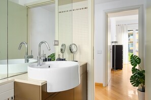 Combined shower/tub, jetted tub, hair dryer, bidet - Stylish condo with jacuzzi garibaldi sempione 85m2 (Milano)