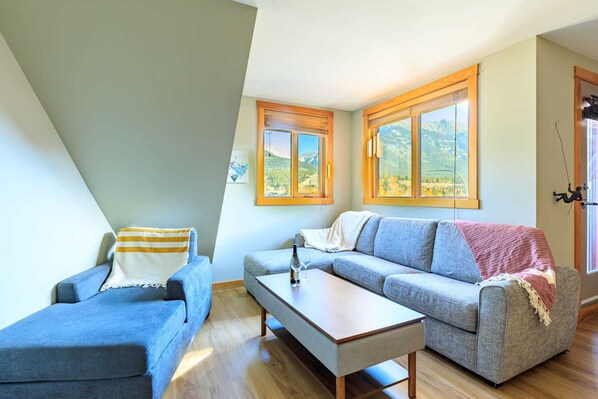 Smart TV, fireplace, offices