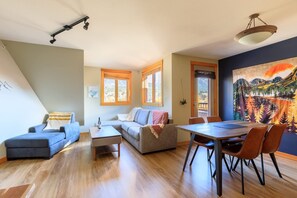 Smart TV, fireplace, offices