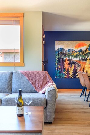 Smart-TV, Kamin, Arbeitsbereiche