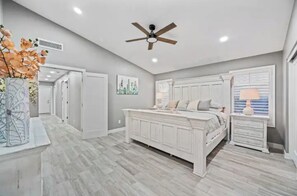 4 camere, una scrivania, ferro/asse da stiro, Wi-Fi gratuito