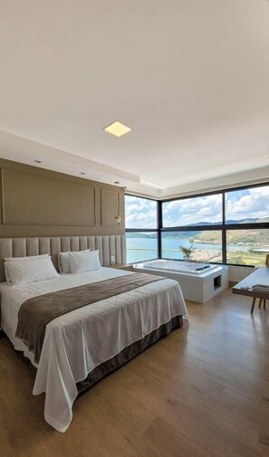 Super luxo com hidromassagem | Premium bedding, pillowtop beds, desk, laptop workspace - Vista do Lago Hotel (Capitólio)