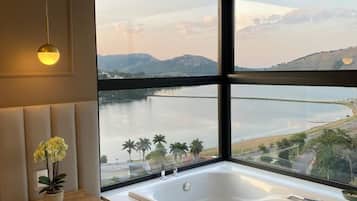 Super luxo com hidromassagem | Private spa tub