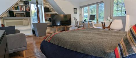 1 bedroom, travel crib, free WiFi, bed sheets