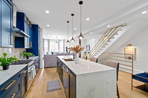 Great location! Spacious 6BD Home + Garage!