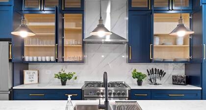 Stunning / Spacious 6BD Home + garage - Bucktown!
