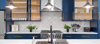 Stunning / Spacious 6BD Home + garage - Bucktown!