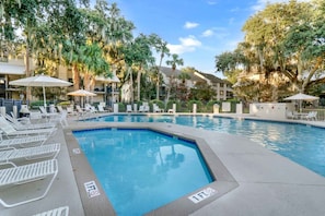 Pool - Walk to the Beach Springwood Villa Retreat (Hilton Head Island)