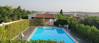 Villa with Pool and Whirlpool